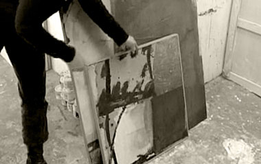 Catherine Guiraud dans son atelier.